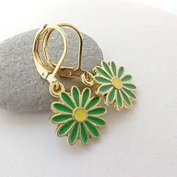 🌼Green Daisy Earrings – Fresh & Fun 🌼