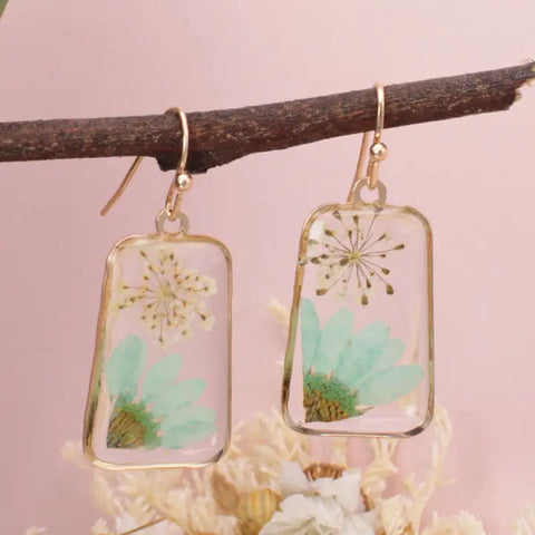 🌿 Sweet Briar Vintage Mint Dried Flower Earrings