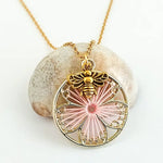 🌸Daisy Bee Necklace – Sweet Briar Charm