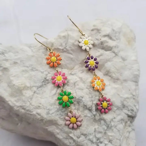 🌼✨ Bloom Boldly — Daisy Link Dangle Earrings
