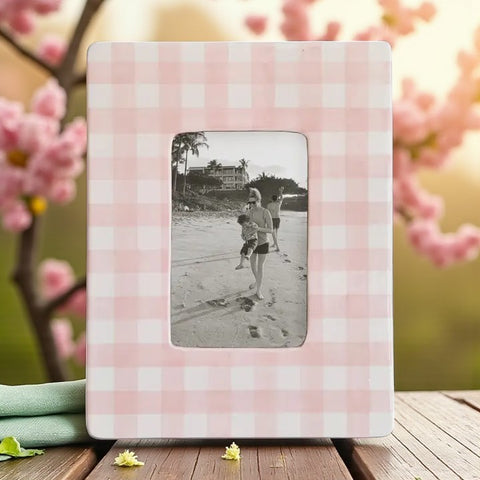 🌸 Hand-Painted Gingham Photo Frame – Sweetly Classic, Perfectly Personal